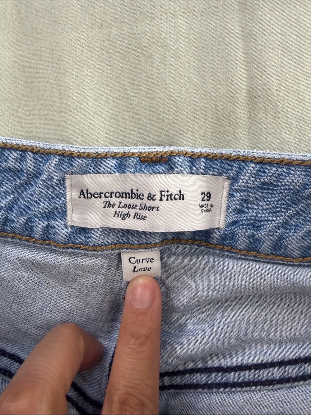 A&F Loose denim shorts - Picture 3 of 3